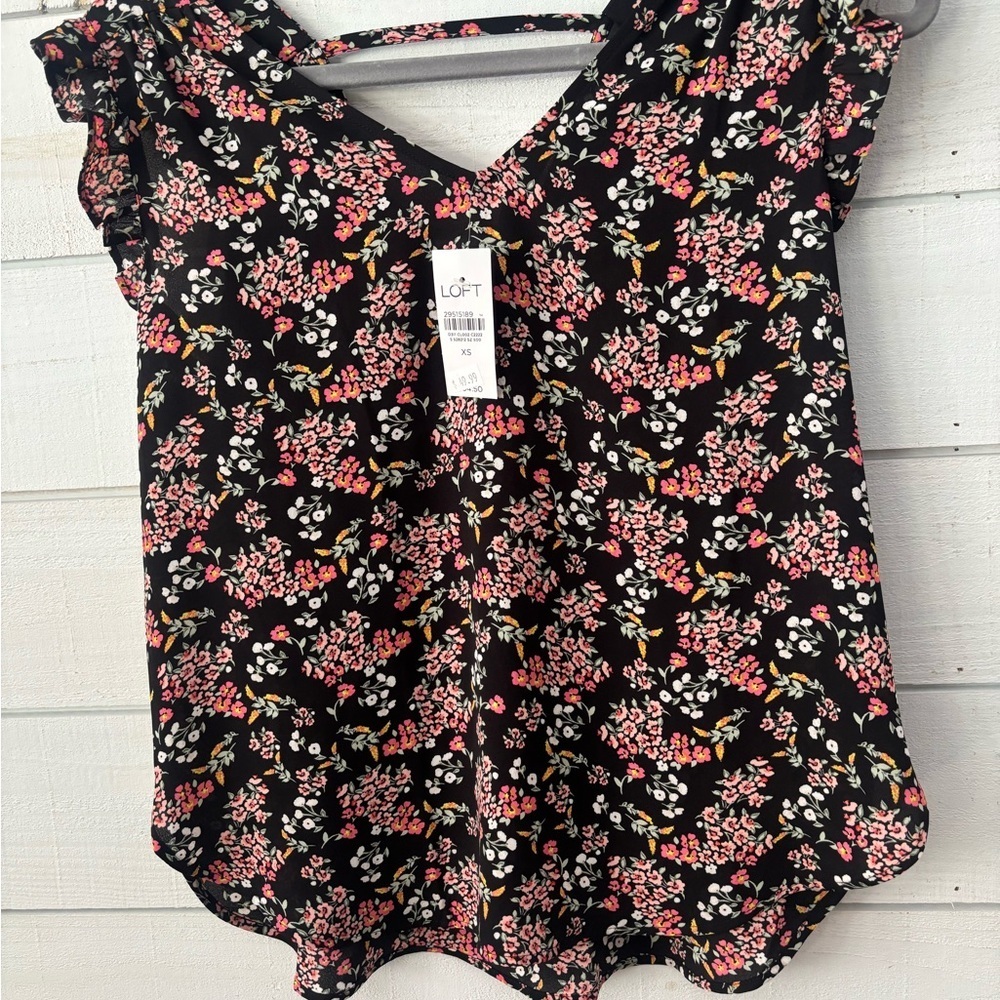 LOFT NWT Floral Black Top with Flutter sleeves . - Picture 4 of 11